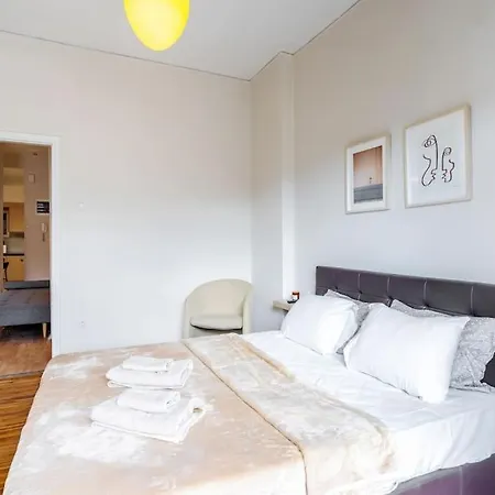 Modern And Spacious 2b Athens